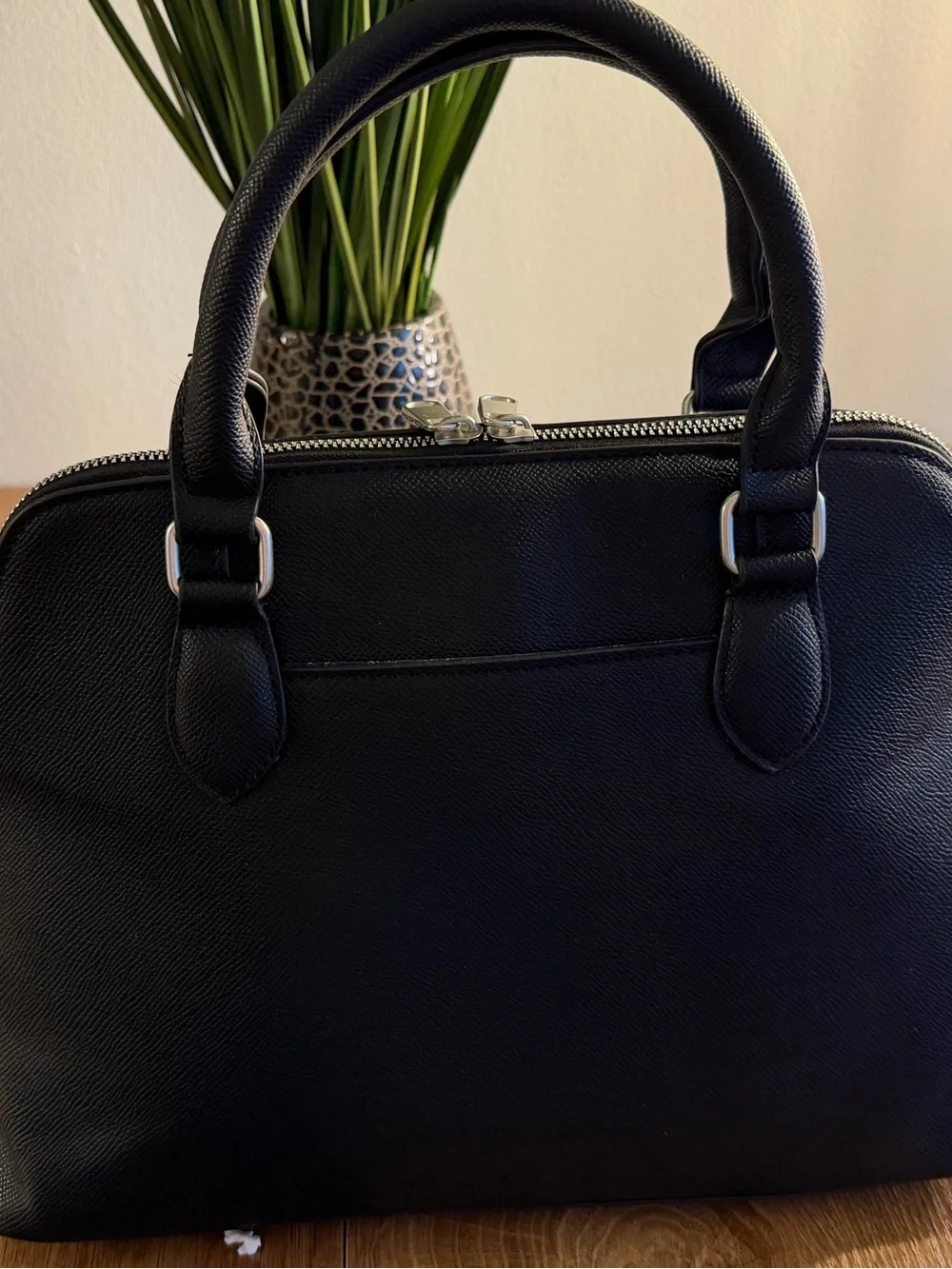 French Connection Womens Black Leather Travel Satchel/Top Handle Bag 12”x10”x6”